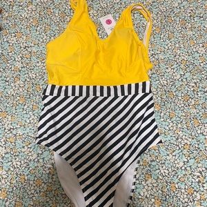 Cupshe 1 piece bathing suit